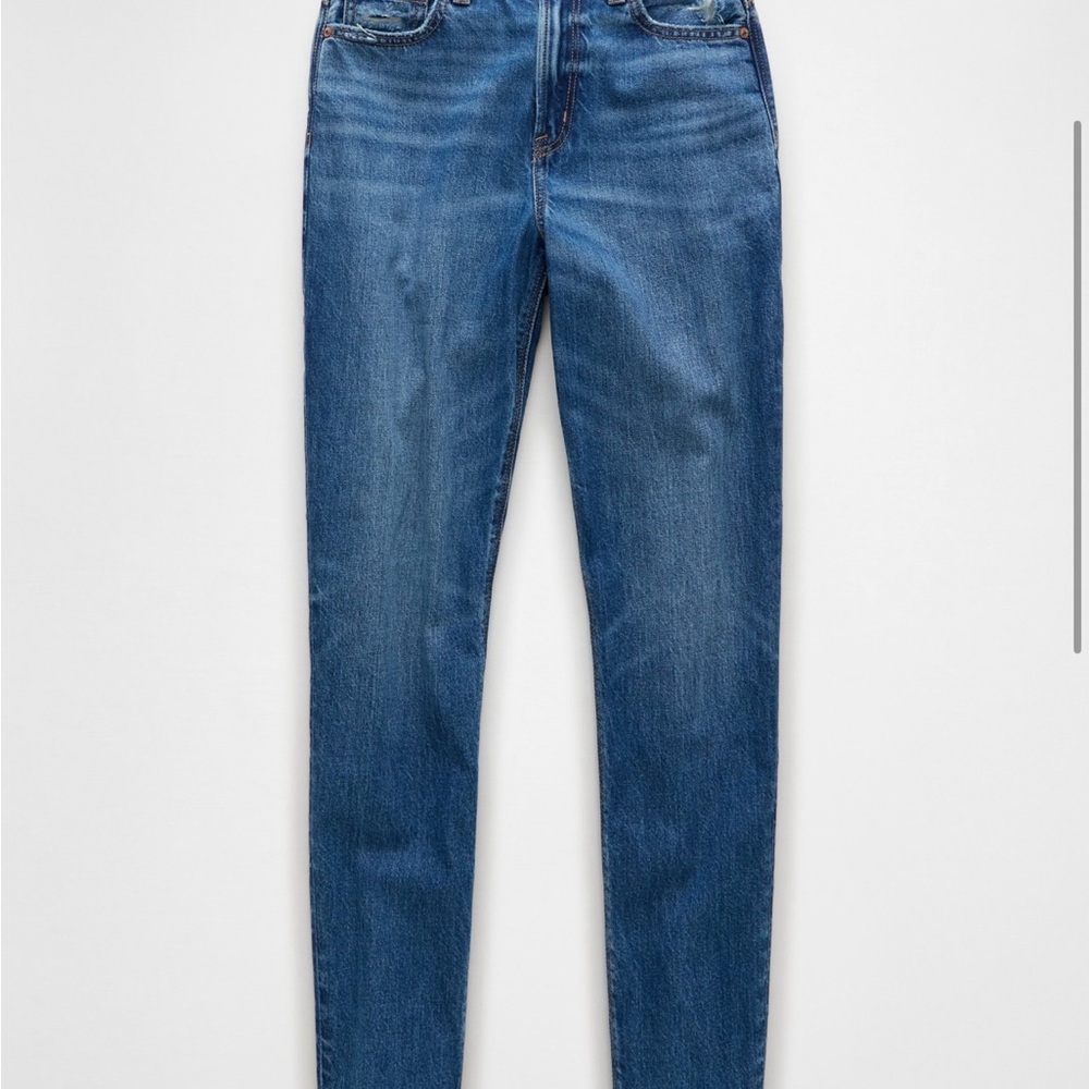AE Strigid Curvy Mom Jean